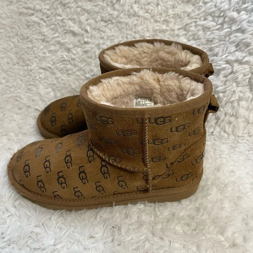 UGG Classic Mini II Embossed Chestnut Suede Sheepskin Lined Ankle Boots girl SZ4